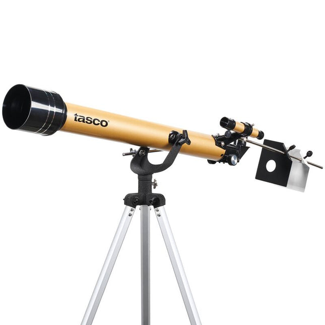 Telescopio Tasco Luminova 60×800-mm refractor sobre trípode de aluminio, con visor auxiliar y lente objetiva de 60 mm.