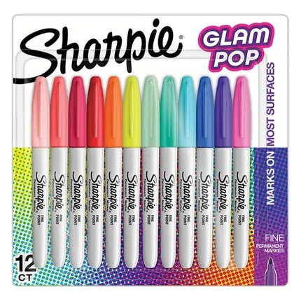 Doce marcadores Sharpie Glam Pop de punta fina en colores vibrantes alineados sobre una superficie blanca.

