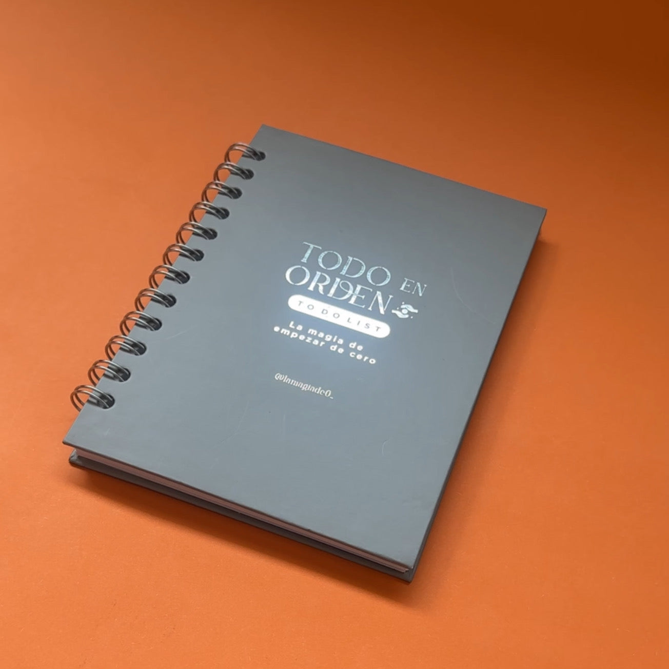 Portada Agenda Todo en Orden con secciones de organización, frases motivadoras y Rincón Mágico para productividad consciente.