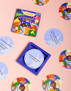Caja de cartas Amuratta con 40 tarjetas ilustradas de preguntas para conversaciones profundas y divertidas.
