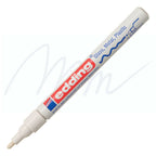 Marcador metálico blanco Edding con punta fina de 1-2 mm, ideal para detalles decorativos en fondos oscuros o contrastantes.