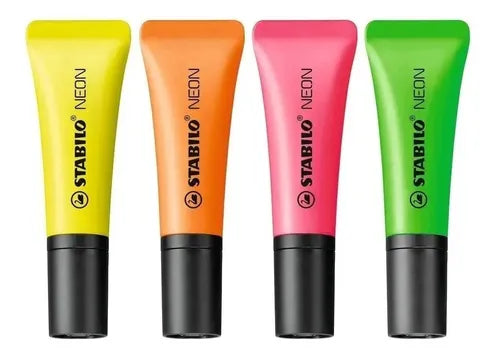 Resaltadores Stabilo Neon fluorescente en color rosa, naranja, verde y amarillo, diseño tubular y punta biselada, sobre fondo blanco.