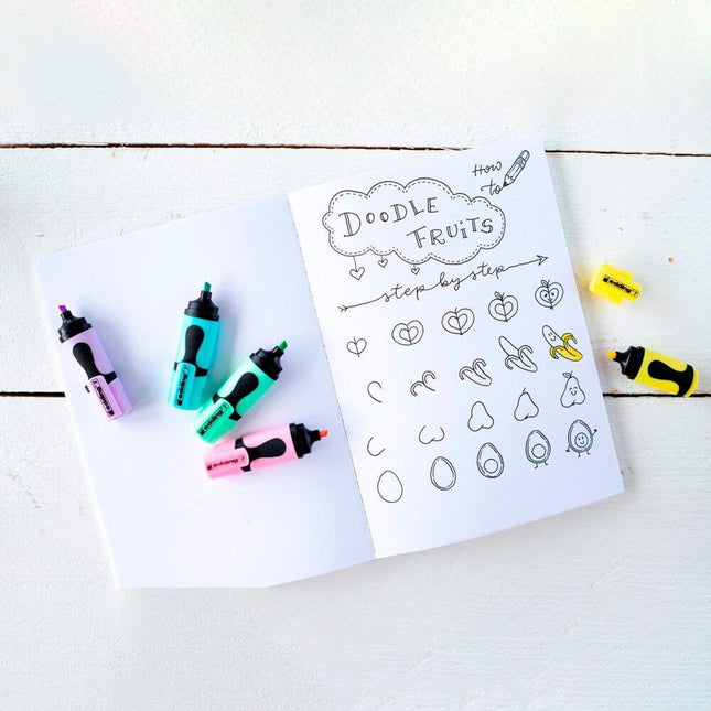 Set de 5 mini resaltadores Edding en colores pastel con punta biselada y diseño compacto para estudio y organización.