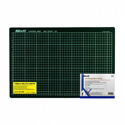 Tabla salvacorte Kw-Trio verde tamaño A3 con cuadrícula centimétrica, superficie autorregenerativa y diseño en capas, ideal como base de corte para manualidades.