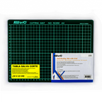 Tabla salvacorte Kw-Trio verde tamaño A4 con cuadrícula centimétrica, superficie autorregenerativa y diseño en capas, ideal como base de corte para manualidades.