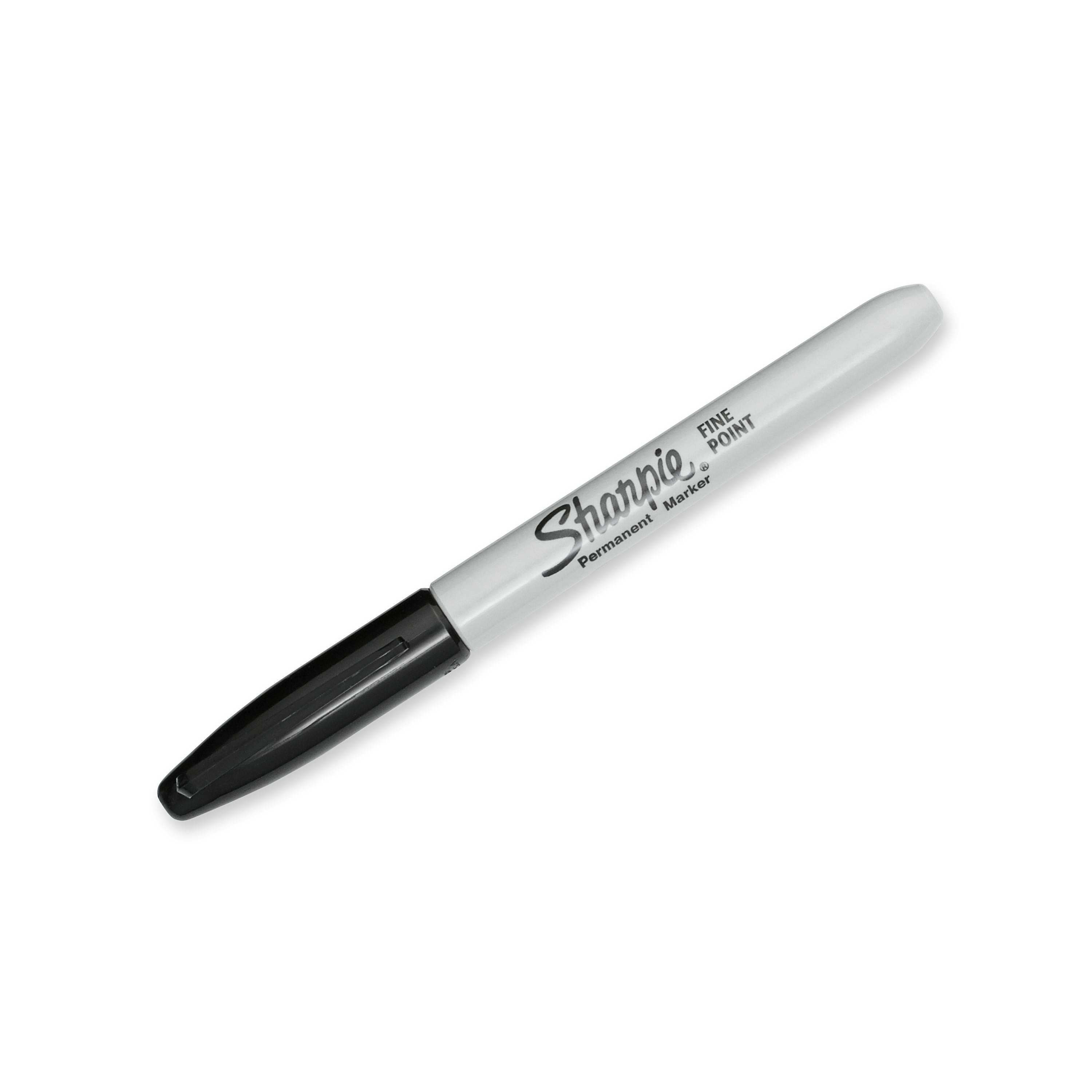 Cuatro marcadores Sharpie negros de punta fina con barril gris y tapas negras, alineados sobre fondo blanco.

