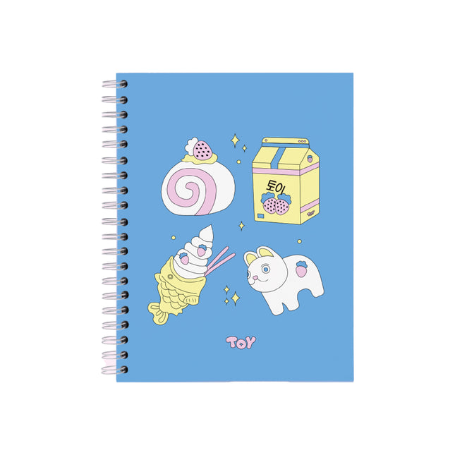 Cuaderno argollado Toy Tokio de 5 materias con tapa ilustrada estilo urbano, 150 hojas rayadas, separadores internos, hoja de stickers y argollas blancas visibles.