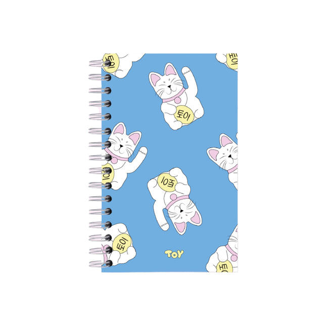 Cuaderno argollado mediano Tokio Neko Azul Toy (~14×22 cm) con portada azul y diseño de gato estilo japonés, 80 hojas rayadas o cuadriculadas, con stickers y bolsillo interior.