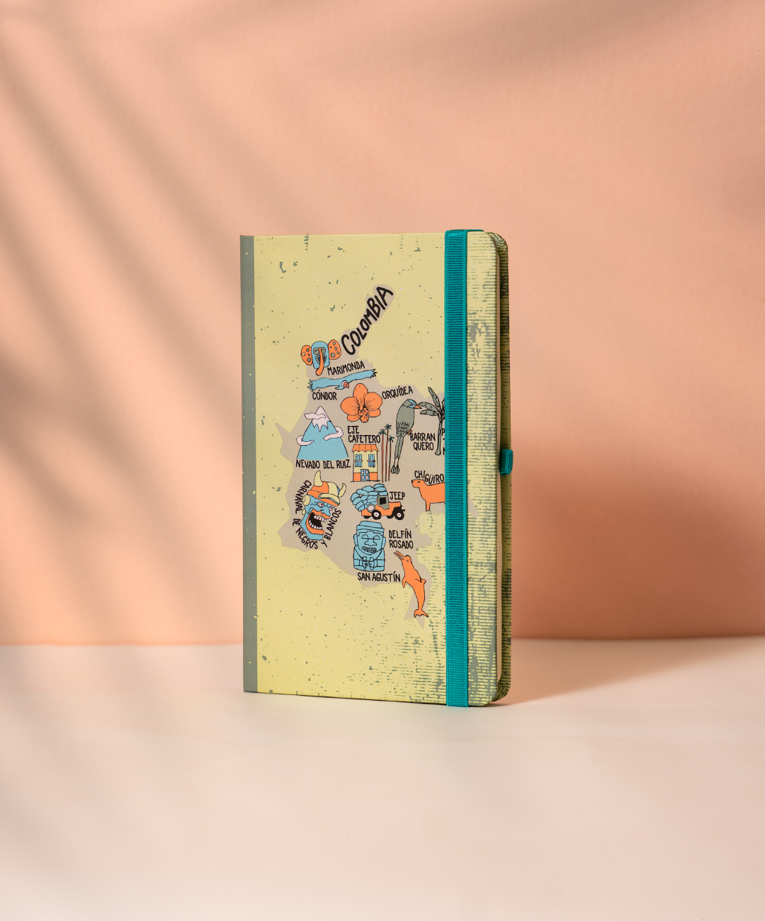 portada Sketchbook Alpen 12×20 cm con tapa dura ilustrada de mapa de Colombia, banda elástica azul y 84 hojas blancas.
