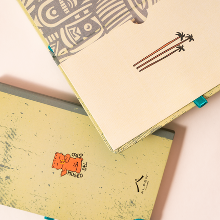 Interior y contraportada Sketchbook Alpen 12×20 cm con tapa dura ilustrada de mapa de Colombia, banda elástica azul y 84 hojas blancas.