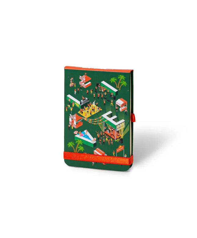 Sketchbook Alpen de bolsillo 13×9 cm con tapa dura ilustrada con escena musical festiva, banda elástica roja y 84 hojas blancas.