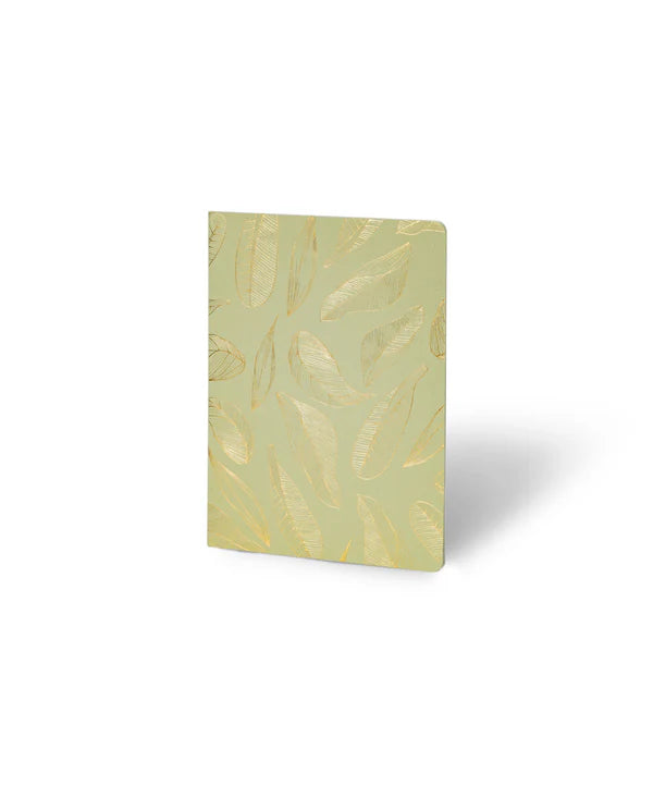 Portada Libreta Econotas Alpen 15×21 cm verde con estampado de hojas en foil dorado y 32 hojas ecológicas cosidas en hilo.