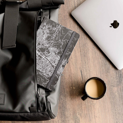 Sketchbook Alpen 22×14 cm con 84 hojas rayadas, tapa dura y banda elástica, ideal para escritura y organización.