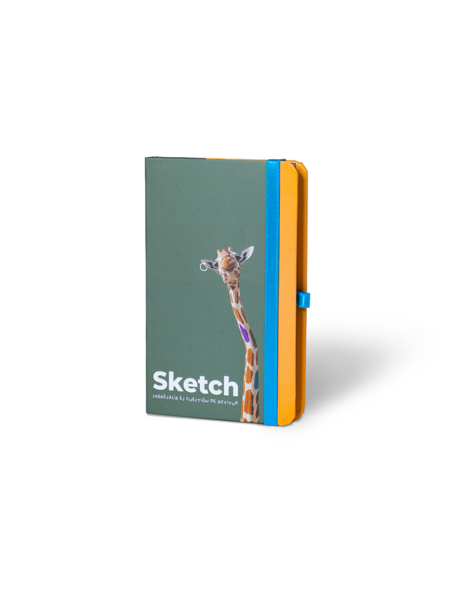 Sketchbook Alpen 12×20 cm con tapa dura ilustrada de jirafa colorida, banda elástica azul y 84 hojas blancas.