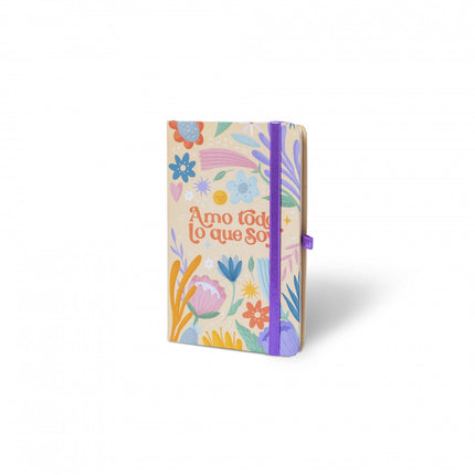 Portada Sketchbook Alpen 12×20 cm con tapa dura floral y frase “Amo todo lo que soy”, banda elástica morada y 84 hojas blancas.