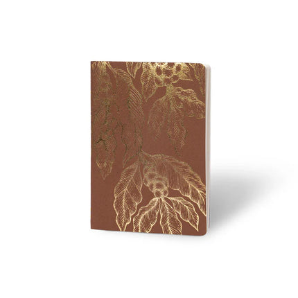 Portada Libreta Econotas Alpen 15×21 cm color café con ilustraciones de ramas en foil cobre y 32 hojas ecológicas cosidas en hilo.