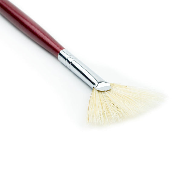 Pincel abanico de cerda natural Giotto con mango ergonómico, ideal para difuminados y efectos de textura en óleo, acrílico y témpera.