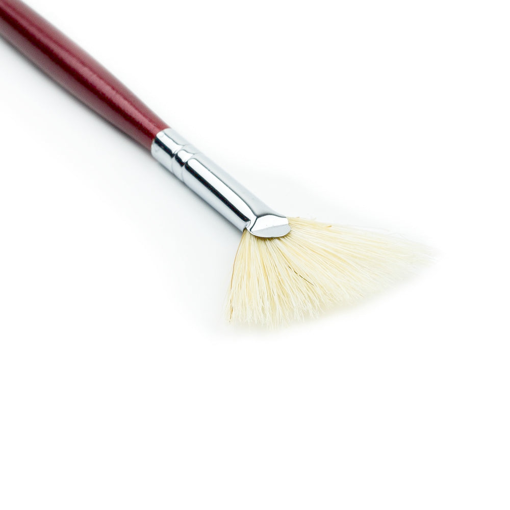 Pincel abanico de cerda natural Giotto con mango ergonómico, ideal para difuminados y efectos de textura en óleo, acrílico y témpera.