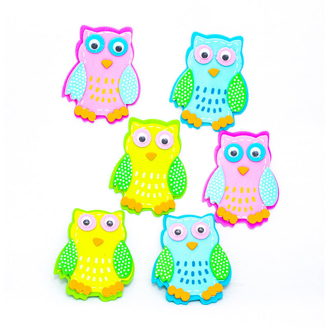 Figuras adhesivas de foamy Evacolor con diseños de búhos en colores vivos y ojos móviles para decoración de manualidades.