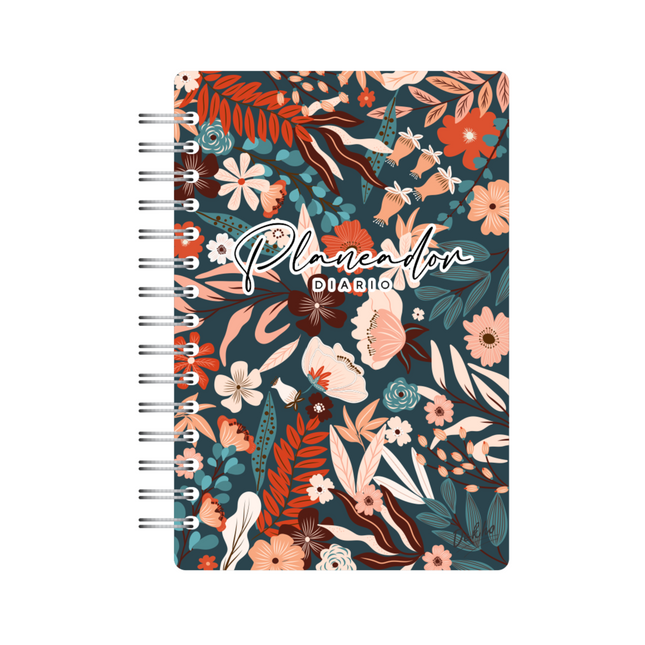 Planeador diario de madera con diseño floral a color, tapa grabada, espiral, páginas de papel ecológico y espacio para metas, tareas y notas.