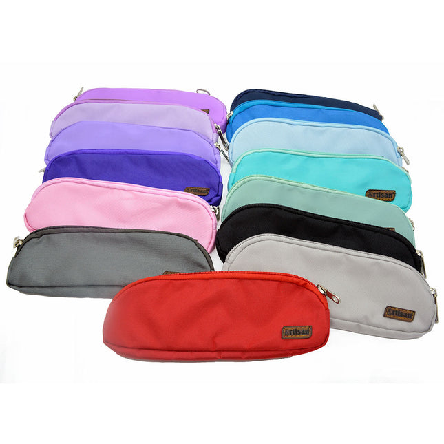 Cartuchera universitaria Artisan en color surtido, con cierre y espacio para lápices, marcadores y útiles escolares.