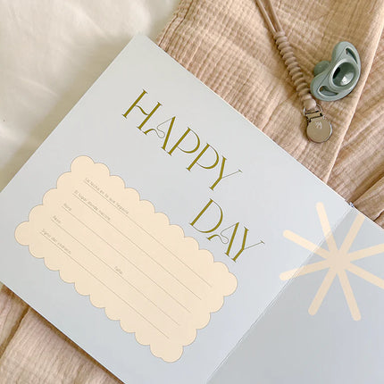 Interior de Álbum de fotos Toy Dear Love Baby Book cuadrado de 25x25 cm con páginas para recuerdos y primeros logros del bebé.