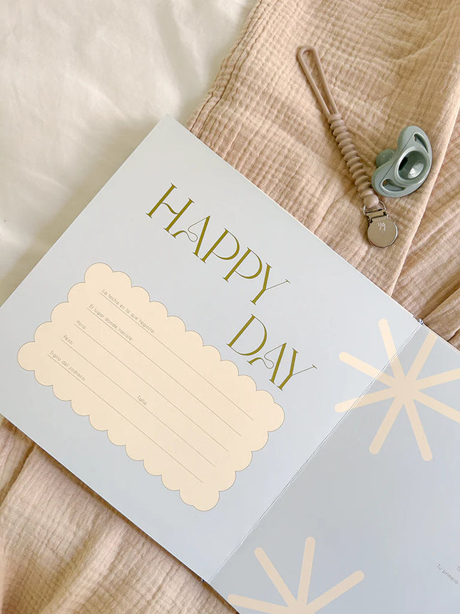 Interior de Álbum de fotos Toy Dear Love Baby Book cuadrado de 25x25 cm con páginas para recuerdos y primeros logros del bebé.